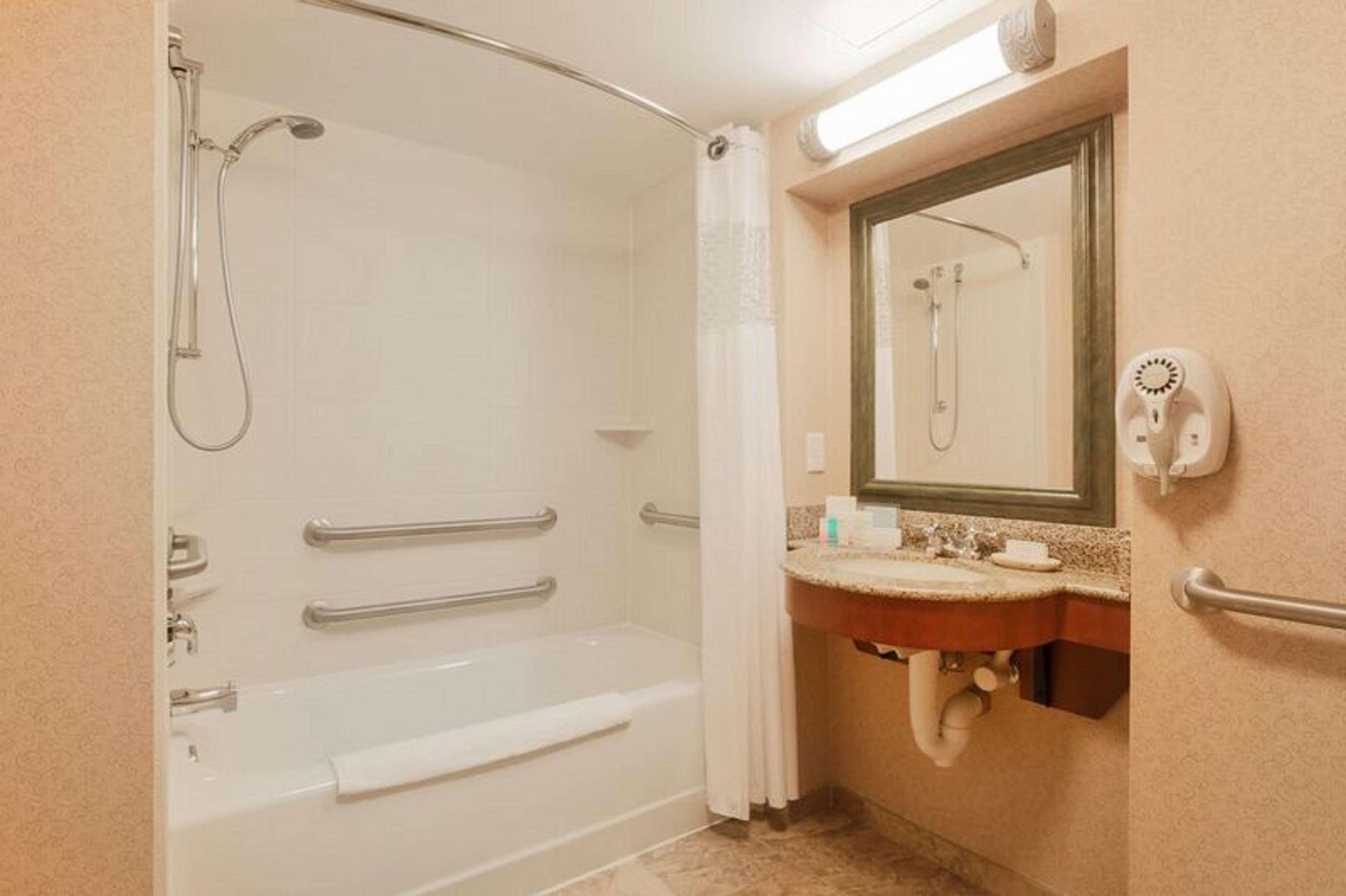 Hampton Inn & Suites Poughkeepsie Spackenkill Экстерьер фото