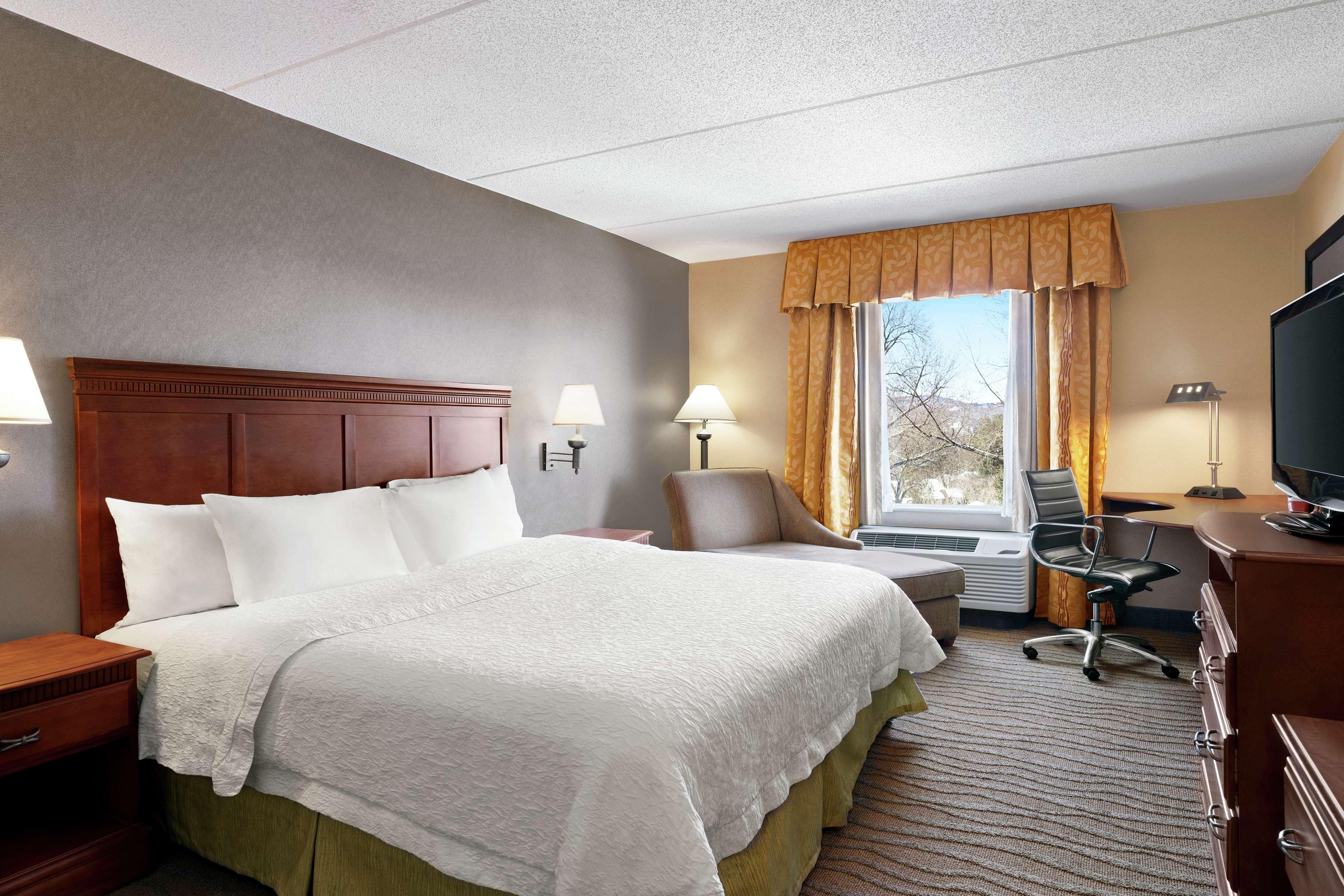 Hampton Inn & Suites Poughkeepsie Spackenkill Экстерьер фото