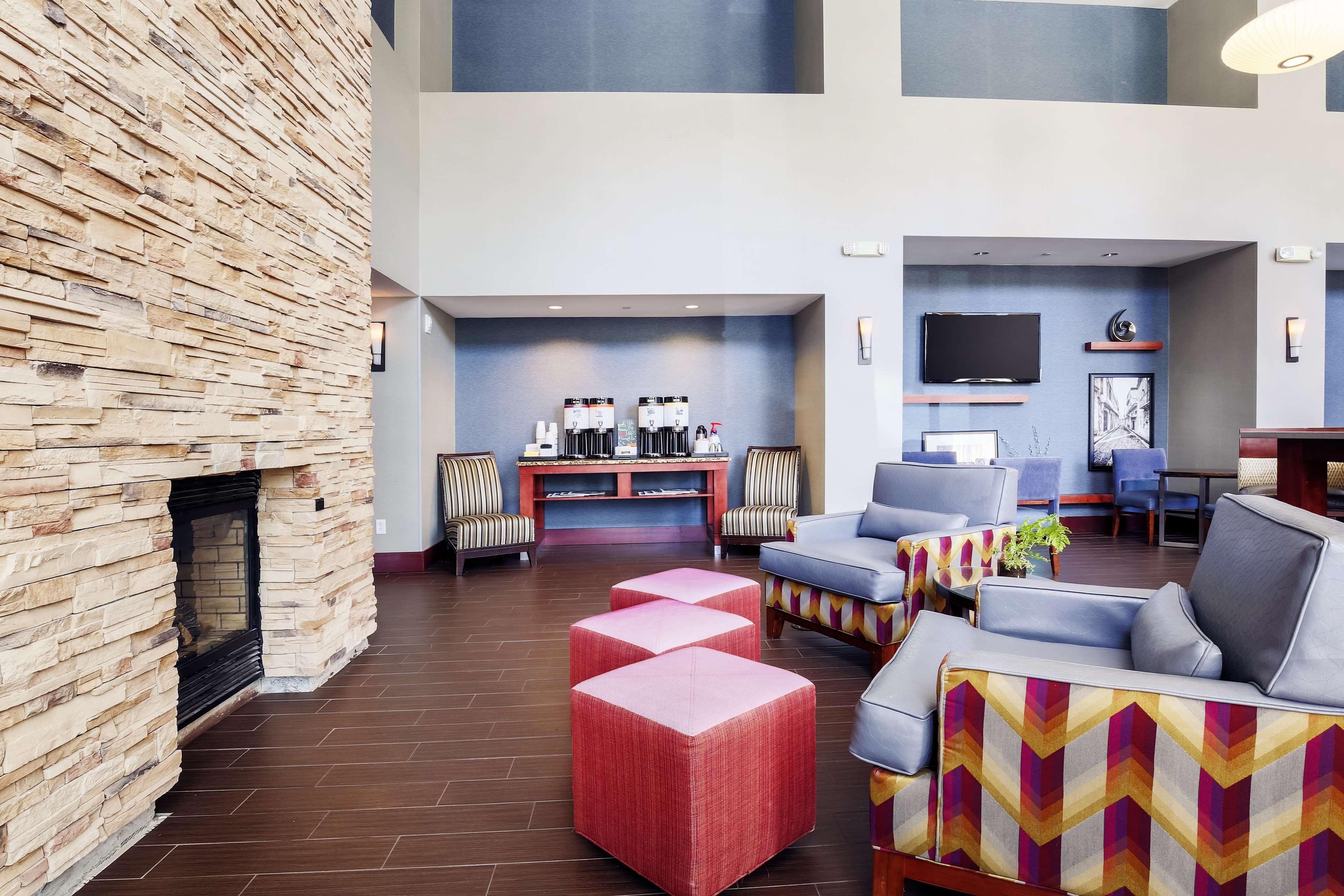 Hampton Inn & Suites Poughkeepsie Spackenkill Экстерьер фото