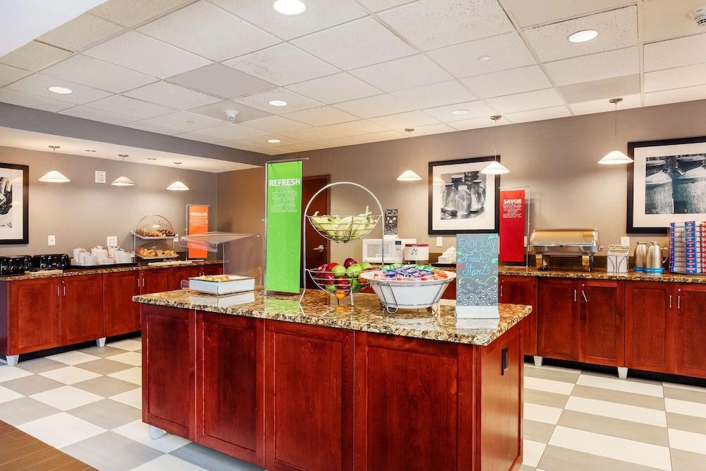 Hampton Inn & Suites Poughkeepsie Spackenkill Экстерьер фото