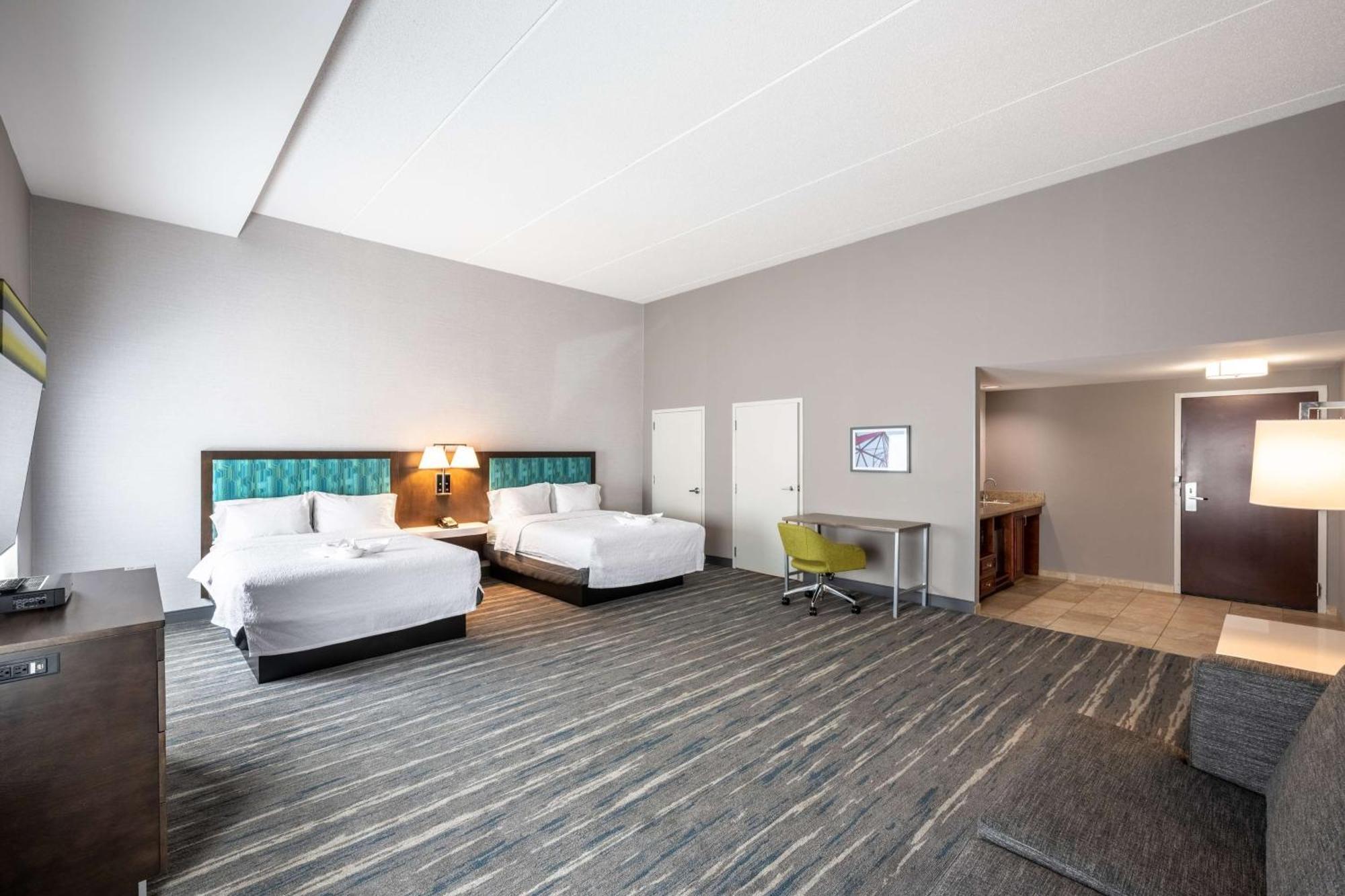 Hampton Inn & Suites Poughkeepsie Spackenkill Экстерьер фото