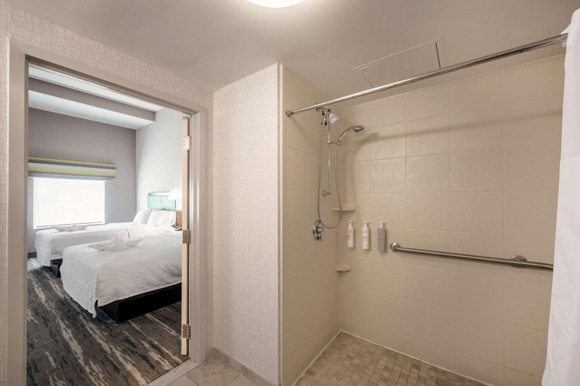 Hampton Inn & Suites Poughkeepsie Spackenkill Экстерьер фото