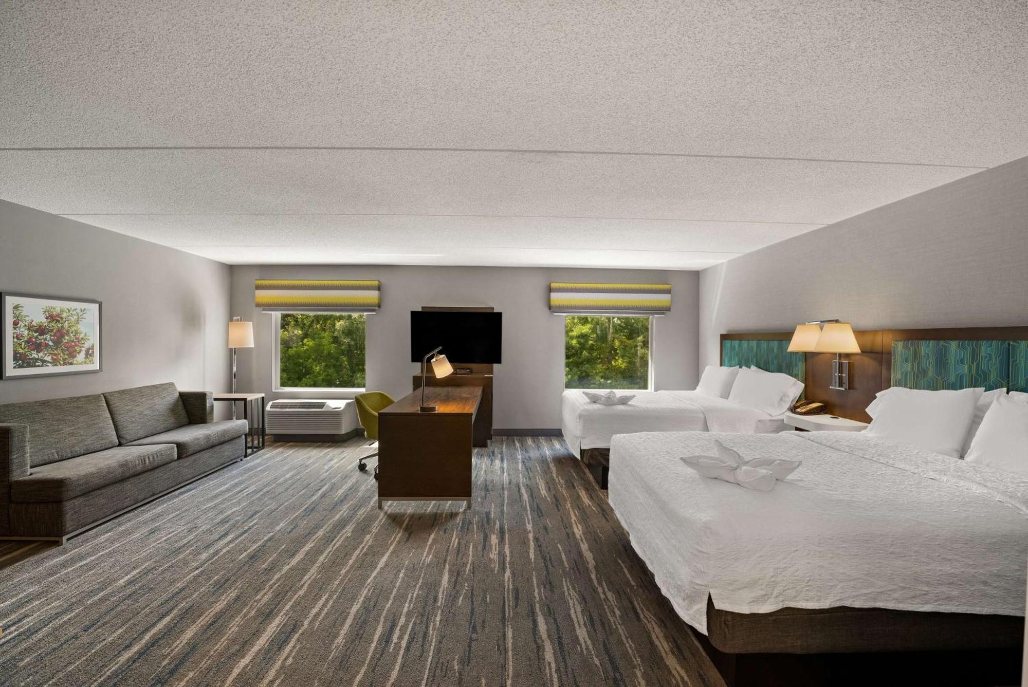 Hampton Inn & Suites Poughkeepsie Spackenkill Экстерьер фото