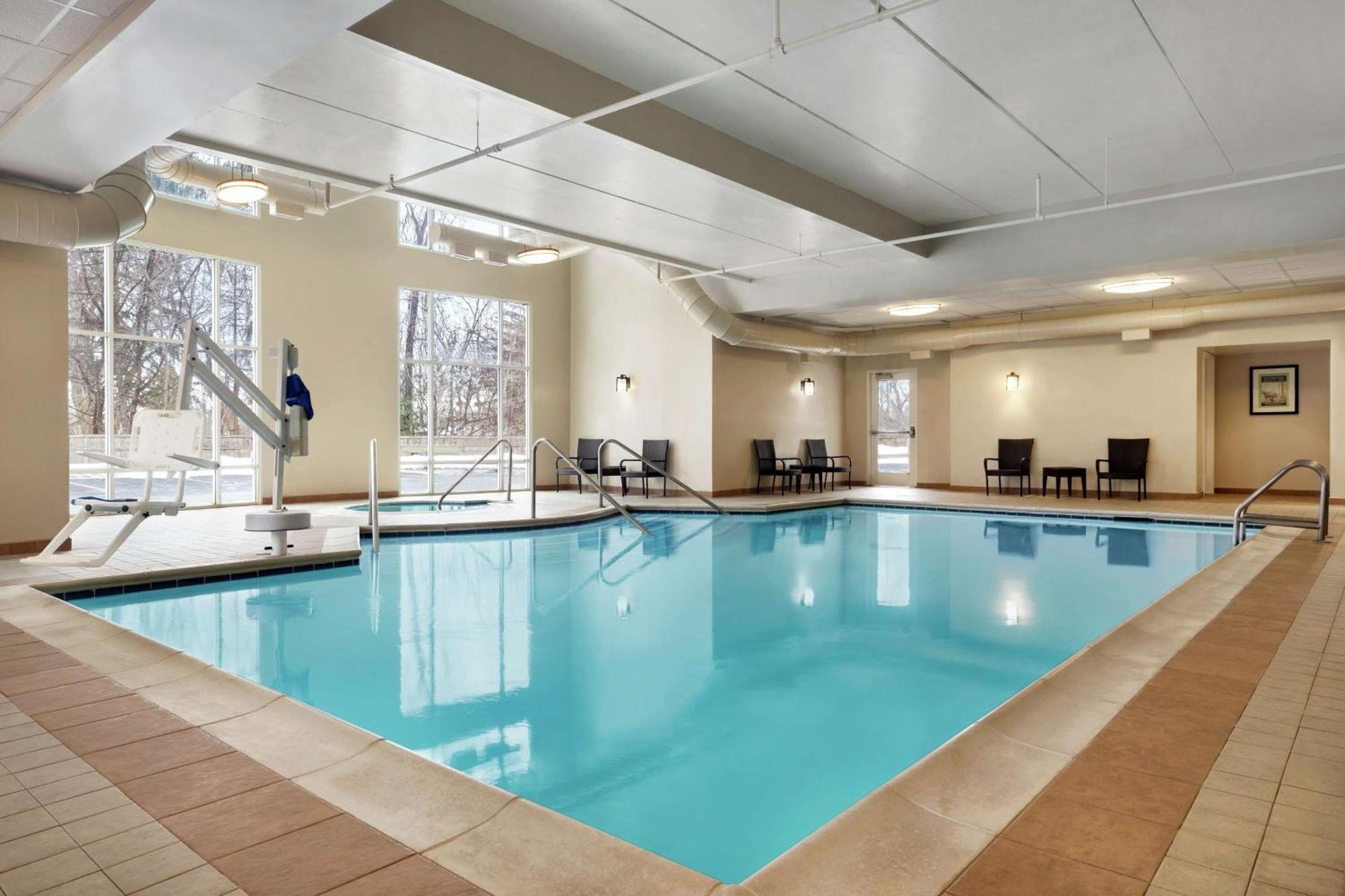 Hampton Inn & Suites Poughkeepsie Spackenkill Экстерьер фото