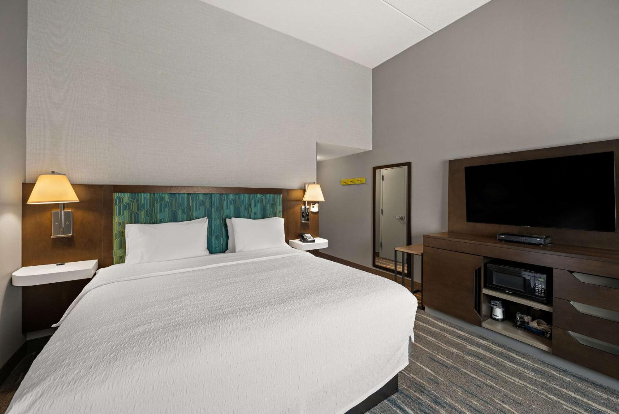 Hampton Inn & Suites Poughkeepsie Spackenkill Экстерьер фото