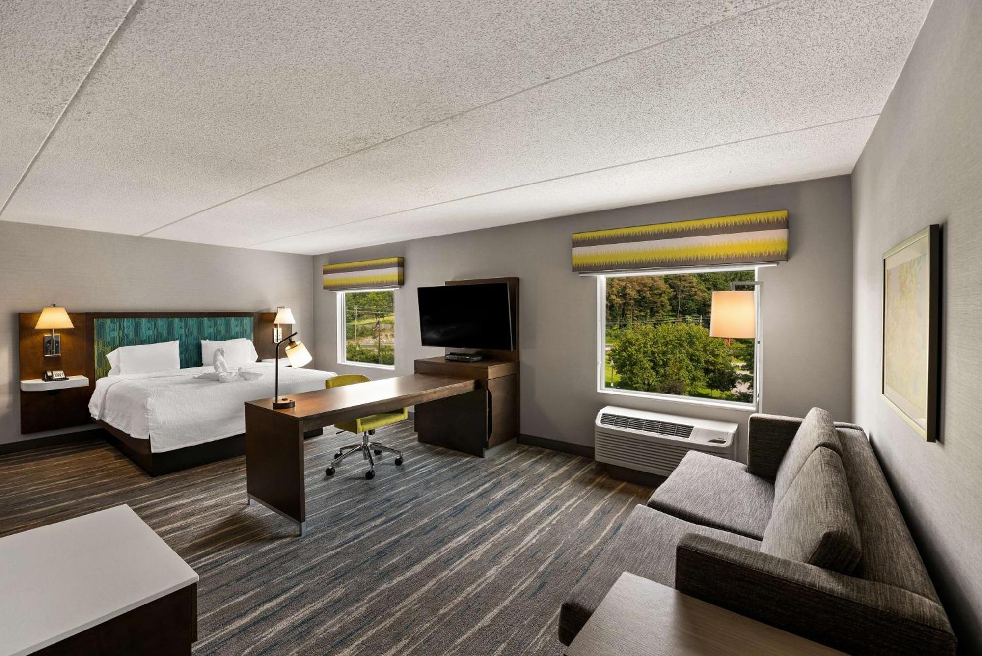 Hampton Inn & Suites Poughkeepsie Spackenkill Экстерьер фото