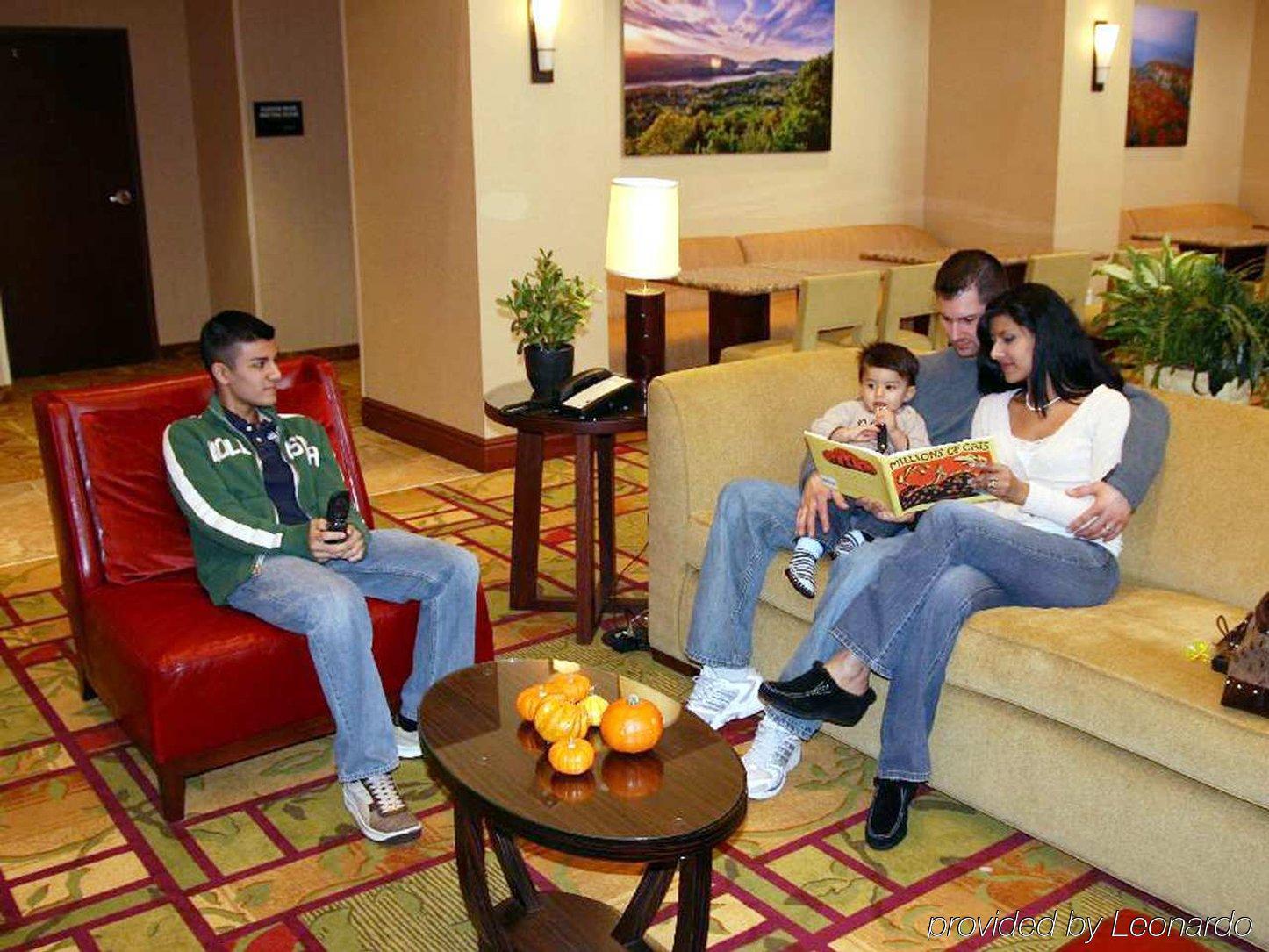Hampton Inn & Suites Poughkeepsie Spackenkill Номер фото